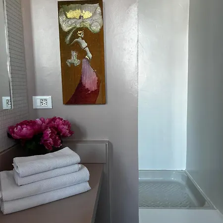 Sant'ambrogio With Charme Apartment *